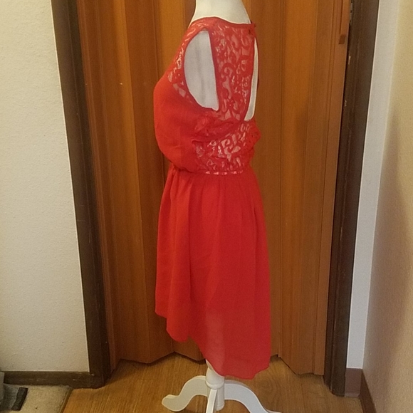 RED LACE DRESS - Picture 7 of 7